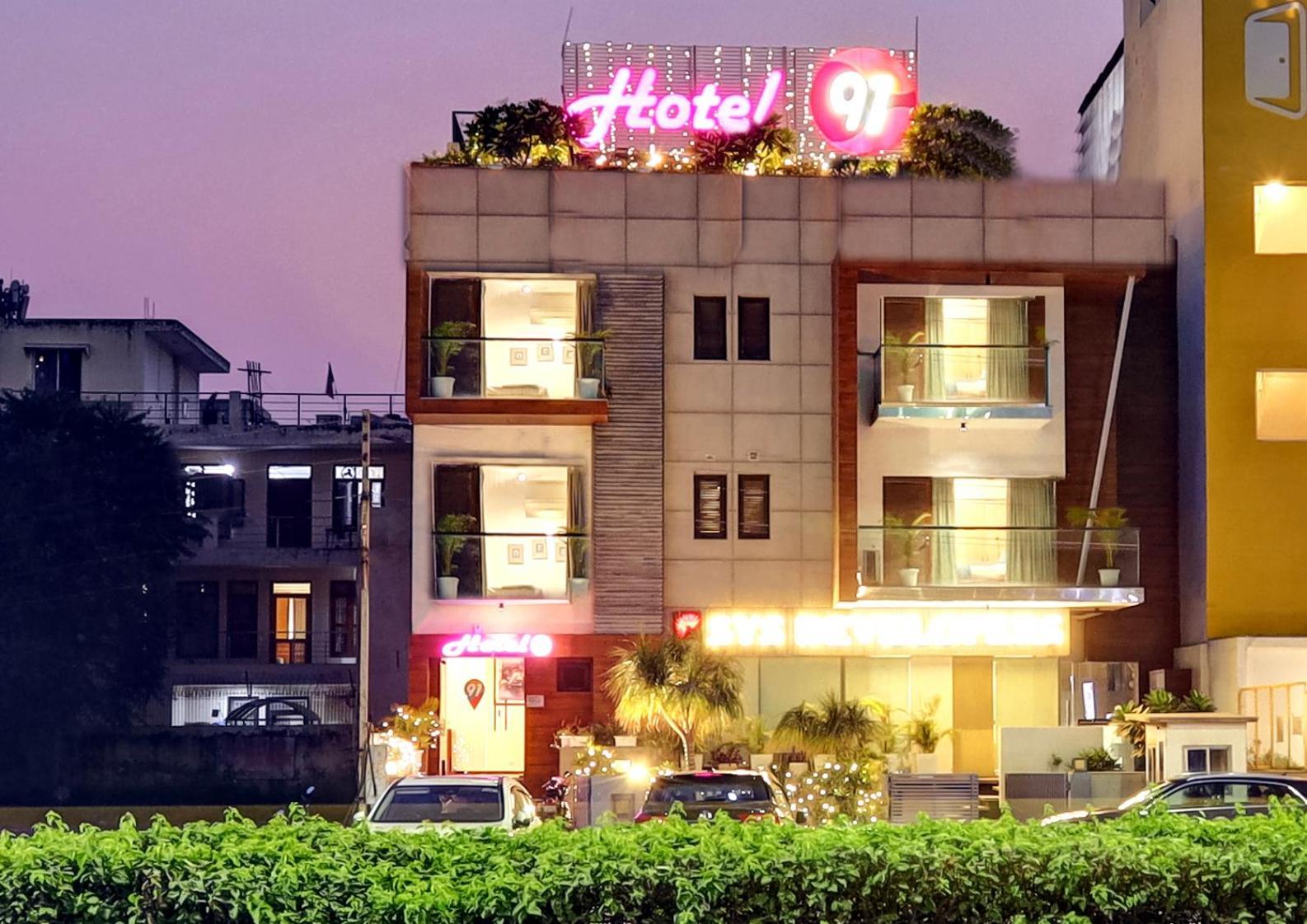 Hotel 91 By VIVID Gurgaon Exterior foto