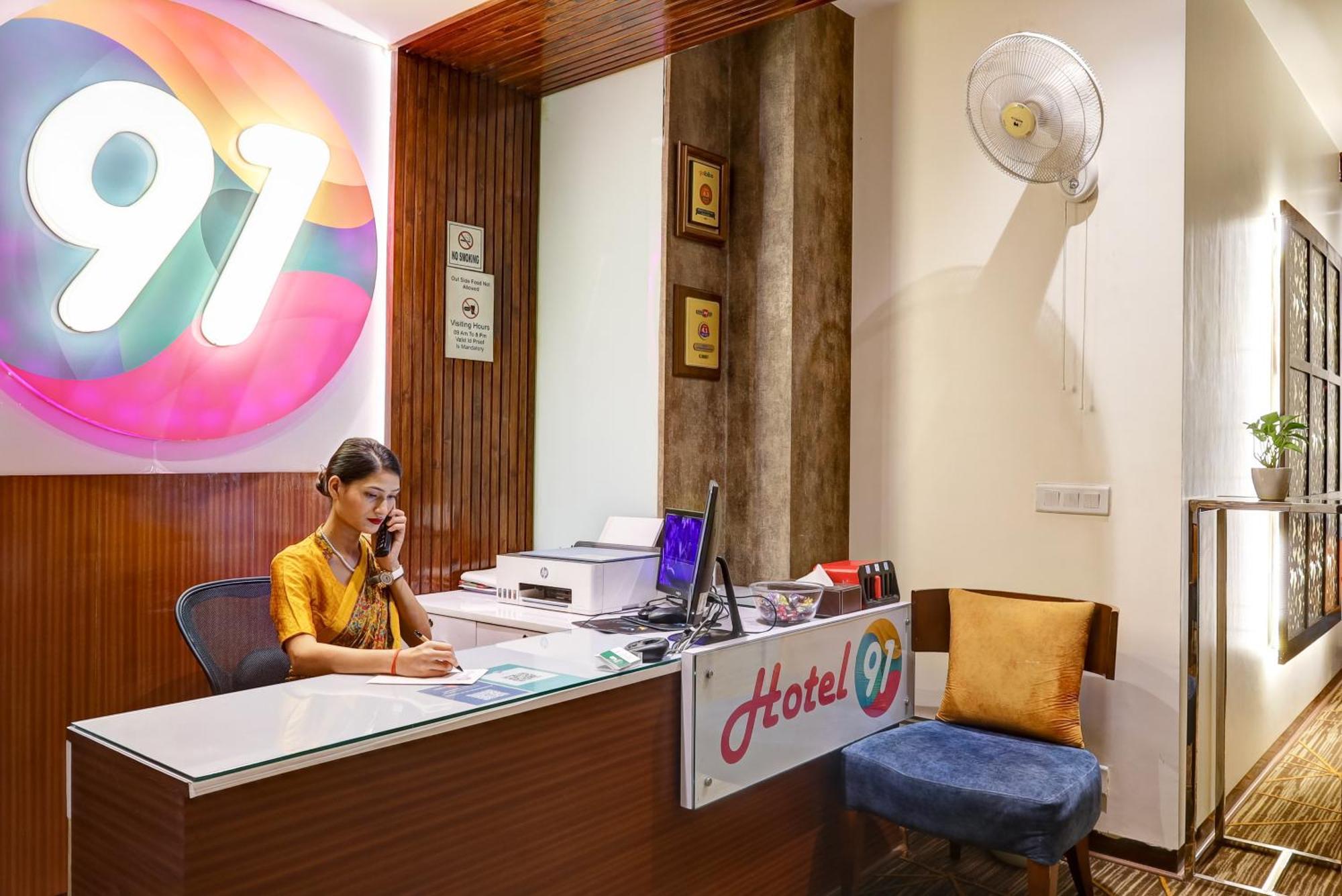 Hotel 91 By VIVID Gurgaon Exterior foto