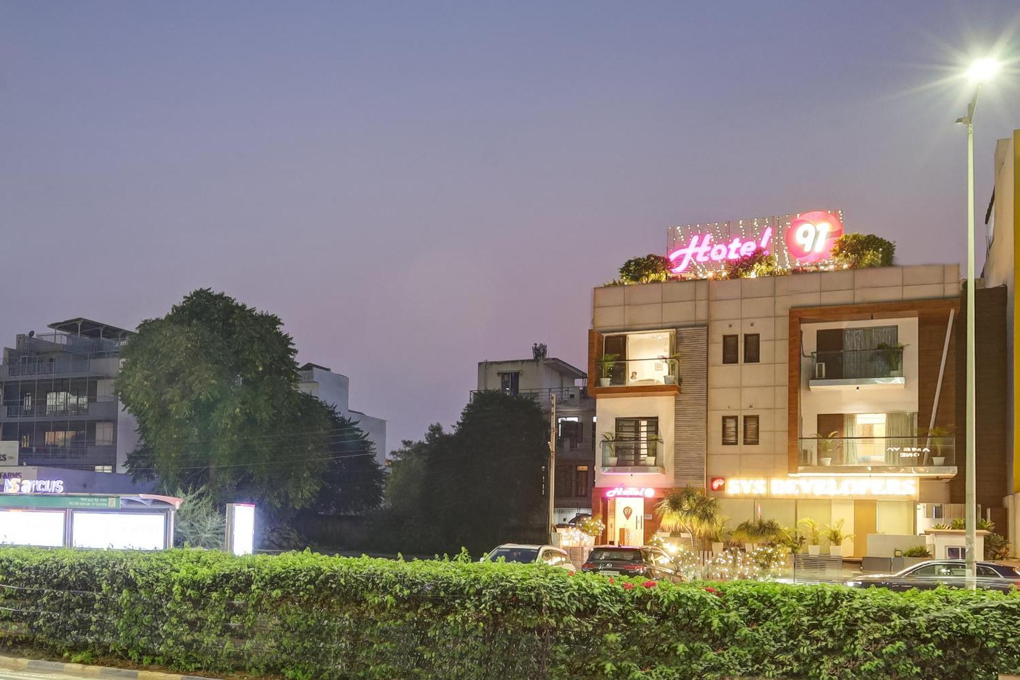 Hotel 91 By VIVID Gurgaon Exterior foto